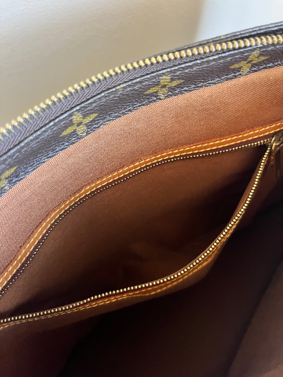 Cabas Mezzo, Louis Vuitton